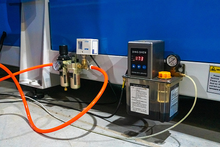 Фрезерный станок с ЧПУ DIRTEC 2131B4L (4 оси, автосмена)