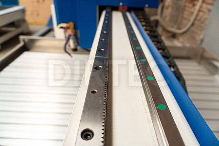 Фрезерный станок с ЧПУ DIRTEC 1215AS