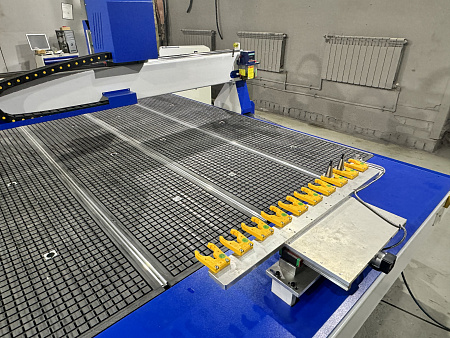 Фрезерный станок с ЧПУ DIRTEC 2131BL (Автосмена)